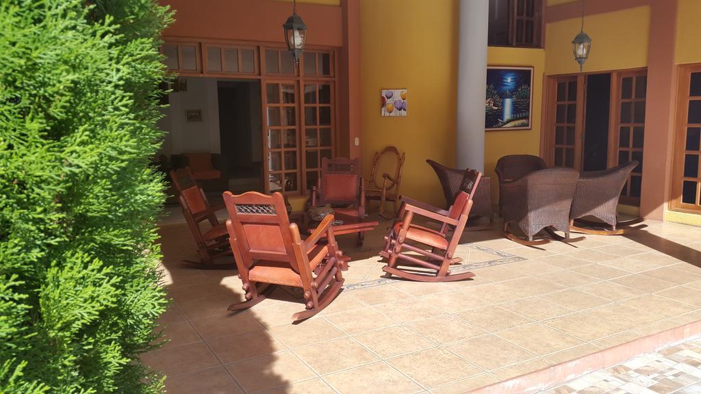 Hotel Los Pinos Managua Exterior foto