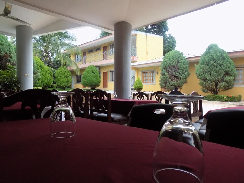 Hotel Los Pinos Managua Exterior foto