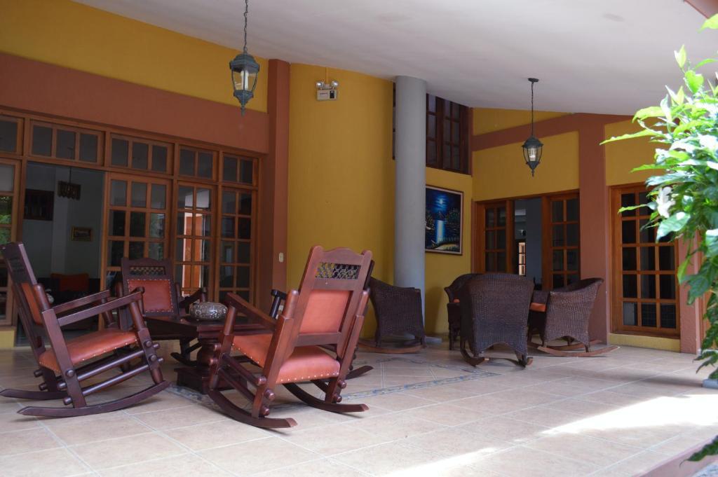 Hotel Los Pinos Managua Exterior foto